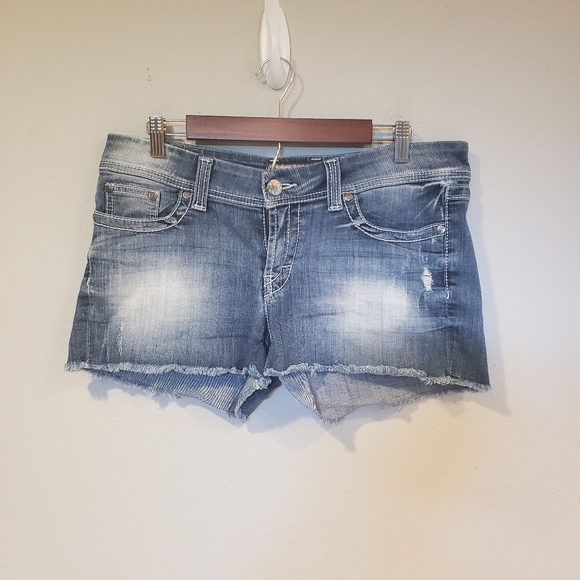 BKE Pants - BKE Sabrina Shorts Size 32